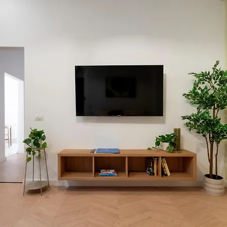 Apartament Sunny & Peaceful 3br With Balcony Near National Theater & Cismigiu Park