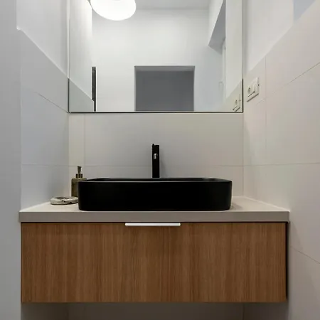 Sunny & Peaceful 3br With Balcony Near National Theater & Cismigiu Park * Bukareszt