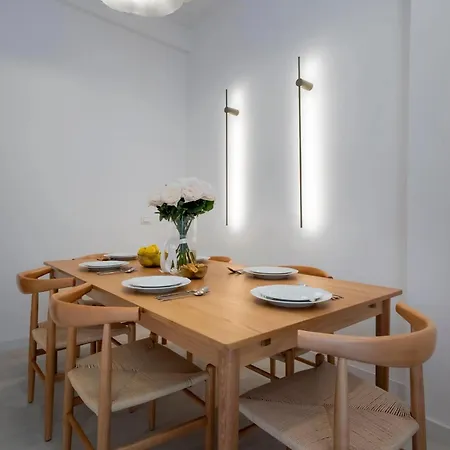 Sunny & Peaceful 3br With Balcony Near National Theater & Cismigiu Park *