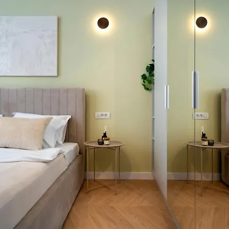 Sunny & Peaceful 3br With Balcony Near National Theater & Cismigiu Park