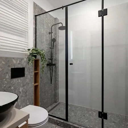 Sunny & Peaceful 3br With Balcony Near National Theater & Cismigiu Park בוקרשט