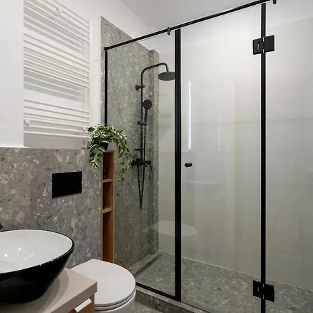 Sunny & Peaceful 3br With Balcony Near National Theater & Cismigiu Park Bucharest