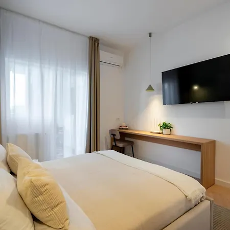 Sunny & Peaceful 3br With Balcony Near National Theater & Cismigiu Park *