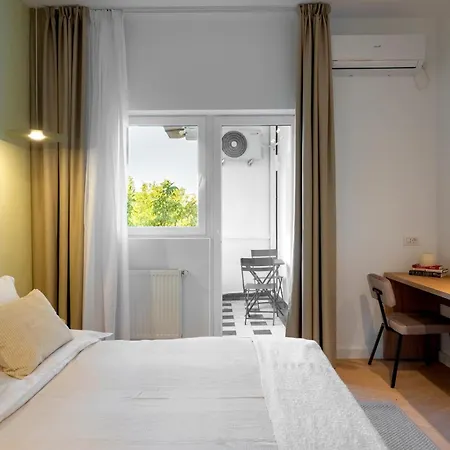 Sunny & Peaceful 3br With Balcony Near National Theater & Cismigiu Park דירה *