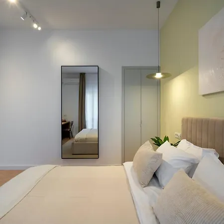 Sunny & Peaceful 3br With Balcony Near National Theater & Cismigiu Park 公寓 *