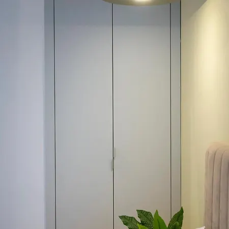 Sunny & Peaceful 3br With Balcony Near National Theater & Cismigiu Park