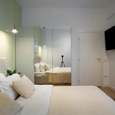 Sunny & Peaceful 3br With Balcony Near National Theater & Cismigiu Park アパート