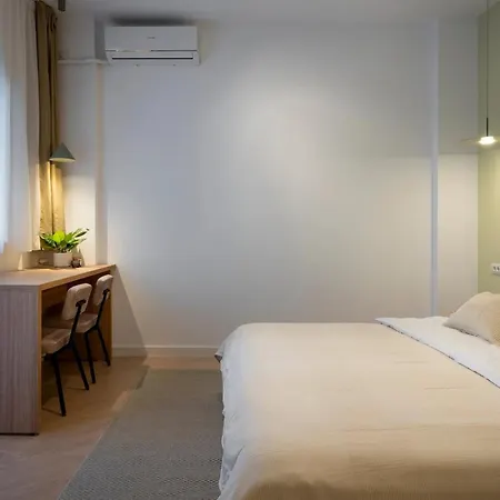 Sunny & Peaceful 3br With Balcony Near National Theater & Cismigiu Park 公寓