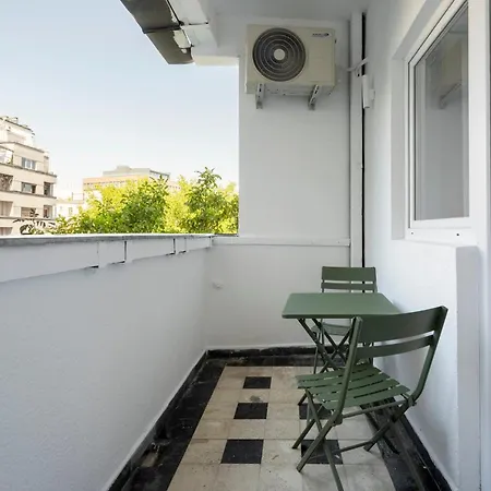 Sunny & Peaceful 3br With Balcony Near National Theater & Cismigiu Park Apartment Bucharest