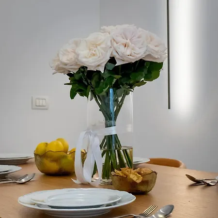 Sunny & Peaceful 3br With Balcony Near National Theater & Cismigiu Park