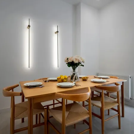 Sunny & Peaceful 3br With Balcony Near National Theater & Cismigiu Park דירה בוקרשט