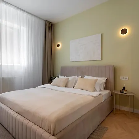 Sunny & Peaceful 3br With Balcony Near National Theater & Cismigiu Park 公寓 *