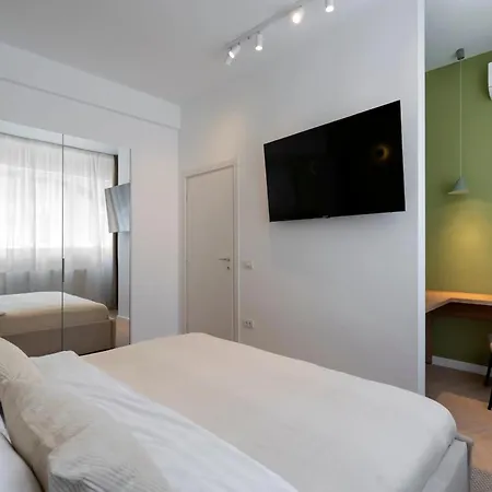 Sunny & Peaceful 3br With Balcony Near National Theater & Cismigiu Park Apartment Bucharest