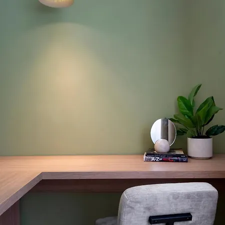 Sunny & Peaceful 3br With Balcony Near National Theater & Cismigiu Park 公寓