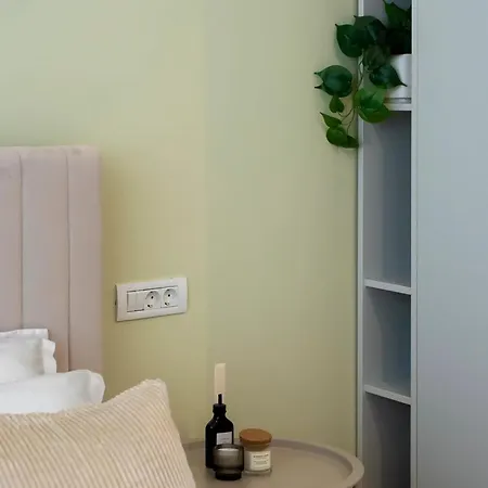 Sunny & Peaceful 3br With Balcony Near National Theater & Cismigiu Park דירה