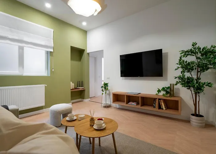 Sunny & Peaceful 3br With Balcony Near National Theater & Cismigiu Park Bucarest