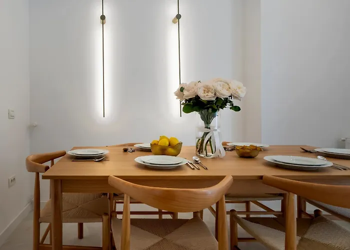 Apartament Sunny & Peaceful 3br With Balcony Near National Theater & Cismigiu Park *