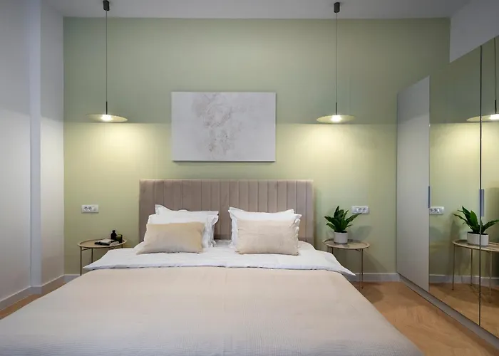 Sunny & Peaceful 3br With Balcony Near National Theater & Cismigiu Park Apartament