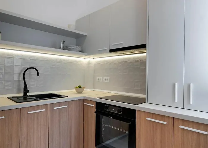 Apartament Sunny & Peaceful 3br With Balcony Near National Theater & Cismigiu Park Bucureşti