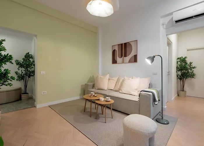 Sunny & Peaceful 3br With Balcony Near National Theater & Cismigiu Park Bucarest