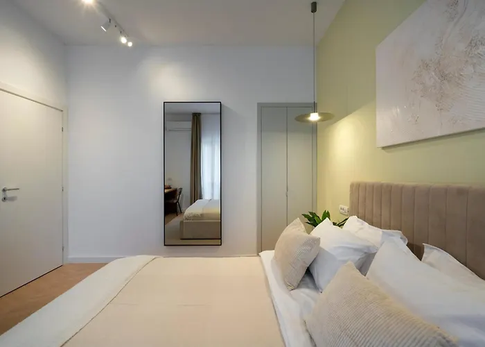 Sunny & Peaceful 3br With Balcony Near National Theater & Cismigiu Park Apartament *