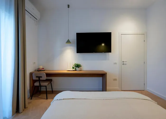 Sunny & Peaceful 3br With Balcony Near National Theater & Cismigiu Park Appartement Bucarest