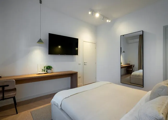 Sunny & Peaceful 3br With Balcony Near National Theater & Cismigiu Park *