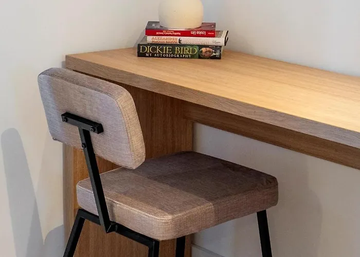 Sunny & Peaceful 3br With Balcony Near National Theater & Cismigiu Park Bukurešť