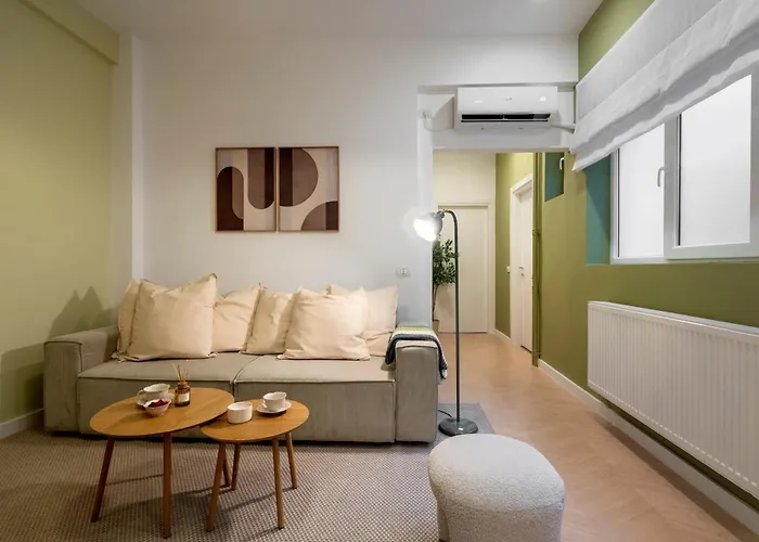 Sunny & Peaceful 3br With Balcony Near National Theater & Cismigiu Park Bucarest
