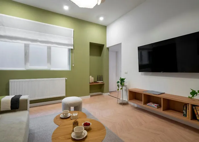 Sunny & Peaceful 3br With Balcony Near National Theater & Cismigiu Park Bucarest