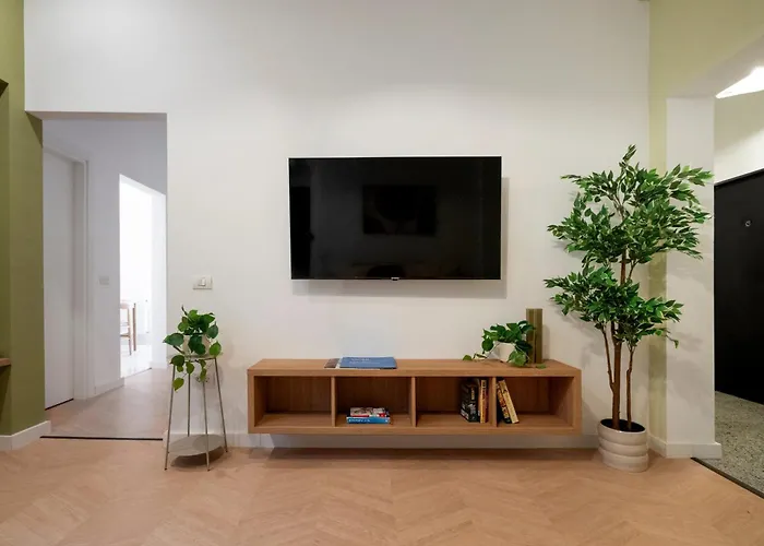 Apartament Sunny & Peaceful 3br With Balcony Near National Theater & Cismigiu Park