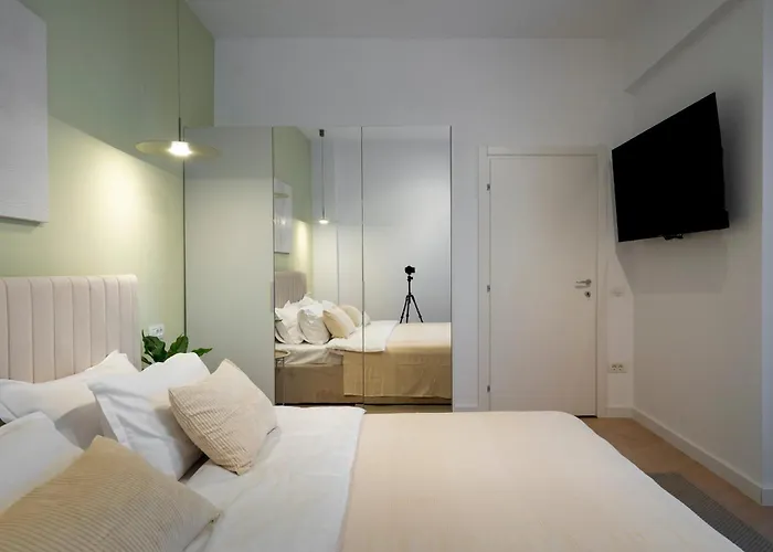 Sunny & Peaceful 3br With Balcony Near National Theater & Cismigiu Park Apartmán