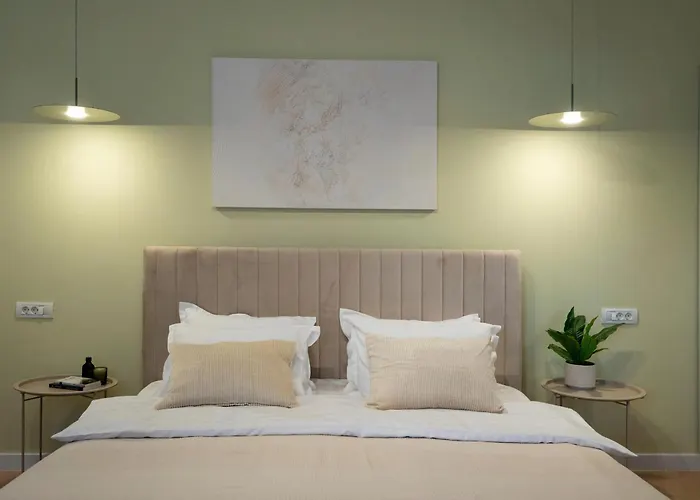 Apartament Sunny & Peaceful 3br With Balcony Near National Theater & Cismigiu Park *