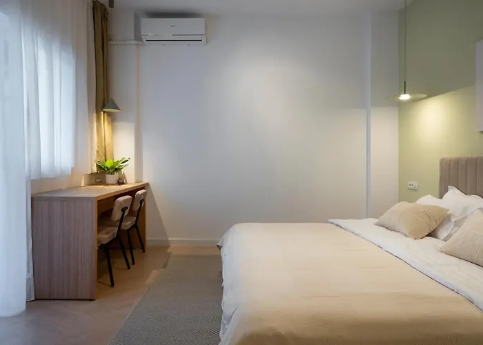 Sunny & Peaceful 3br With Balcony Near National Theater & Cismigiu Park Appartement