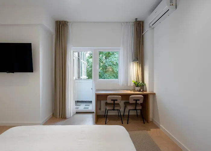 Apartament Sunny & Peaceful 3br With Balcony Near National Theater & Cismigiu Park *