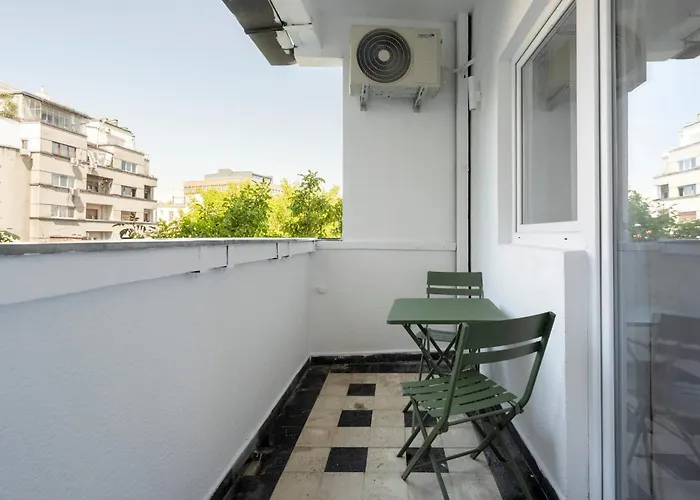 Sunny & Peaceful 3br With Balcony Near National Theater & Cismigiu Park Appartement Bucarest