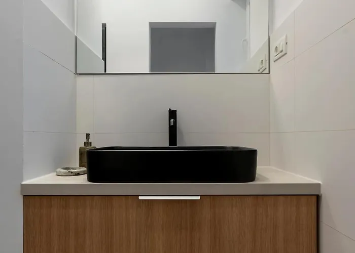 Sunny & Peaceful 3br With Balcony Near National Theater & Cismigiu Park * Bukurešť