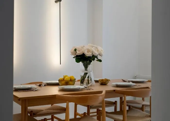 Sunny & Peaceful 3br With Balcony Near National Theater & Cismigiu Park