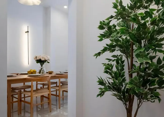 Sunny & Peaceful 3br With Balcony Near National Theater & Cismigiu Park *