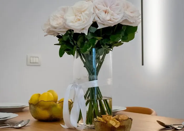 Sunny & Peaceful 3br With Balcony Near National Theater & Cismigiu Park