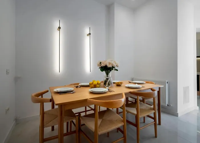 Sunny & Peaceful 3br With Balcony Near National Theater & Cismigiu Park Appartement Bucarest