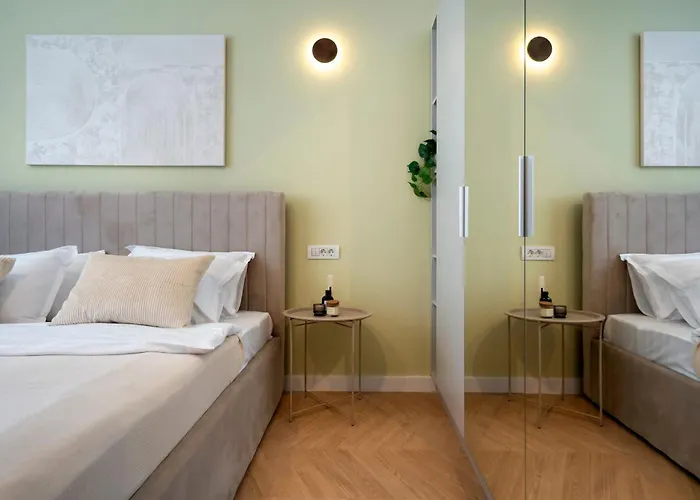 Sunny & Peaceful 3br With Balcony Near National Theater & Cismigiu Park