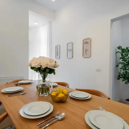Sunny & Peaceful 3br With Balcony Near National Theater & Cismigiu Park Apartamento