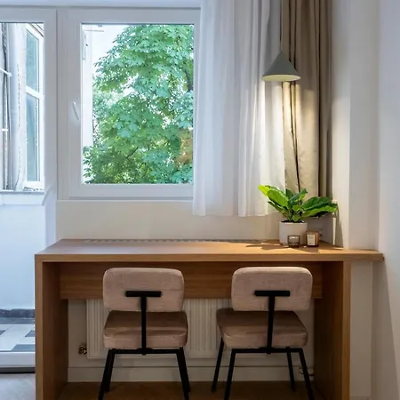 Apartamento Sunny & Peaceful 3br With Balcony Near National Theater & Cismigiu Park Bucarest