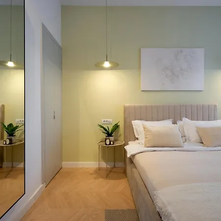 Sunny & Peaceful 3br With Balcony Near National Theater & Cismigiu Park Lejlighed Bukarest