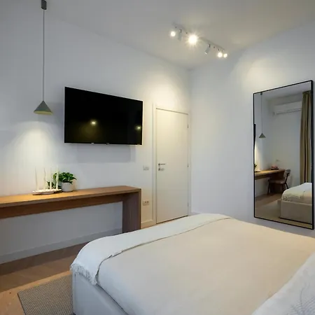 Sunny & Peaceful 3br With Balcony Near National Theater & Cismigiu Park *