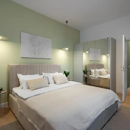 Sunny & Peaceful 3br With Balcony Near National Theater & Cismigiu Park * Bukarest