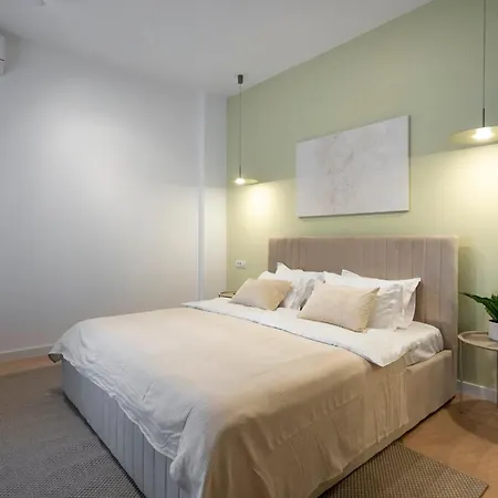 Sunny & Peaceful 3br With Balcony Near National Theater & Cismigiu Park 아파트 *