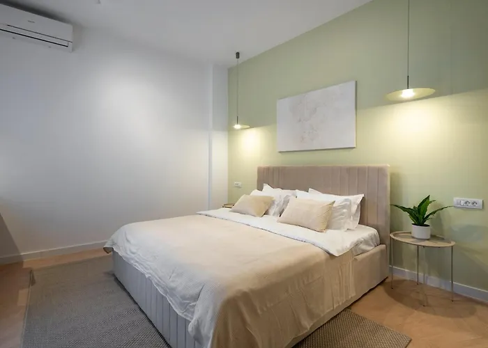 Sunny & Peaceful 3br With Balcony Near National Theater & Cismigiu Park Apartament *
