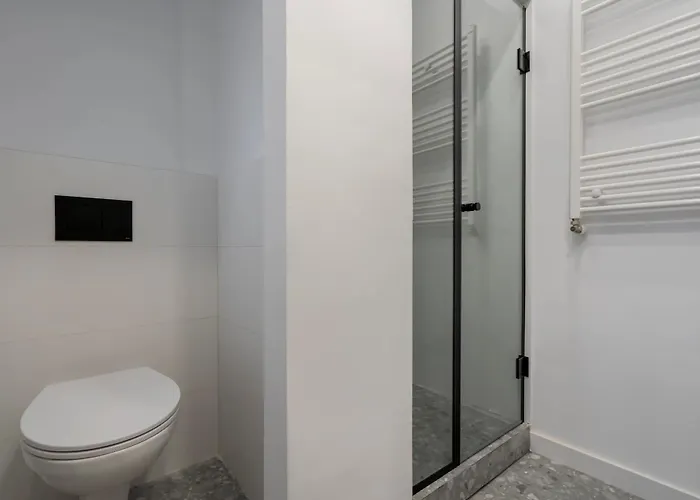 Sunny & Peaceful 3br With Balcony Near National Theater & Cismigiu Park Apartament